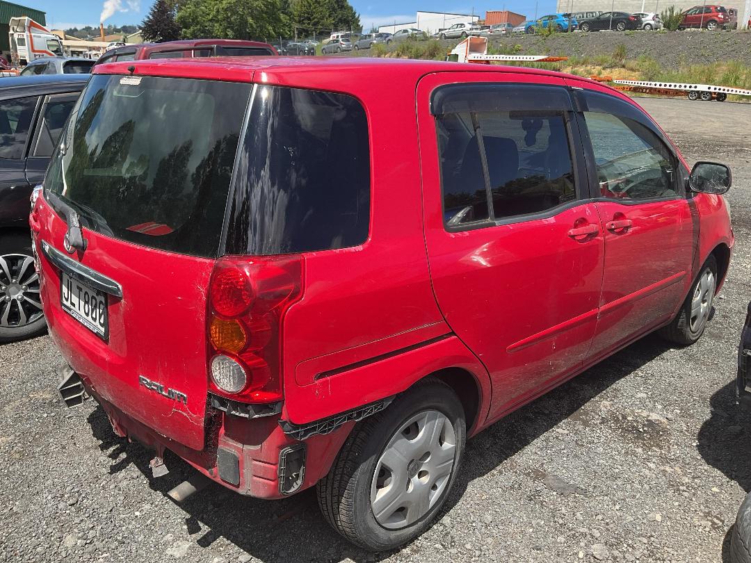 Photo '2' of Toyota Raum Photo '2' of Toyota Raum