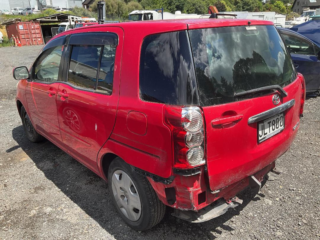 Photo '3' of Toyota Raum Photo '3' of Toyota Raum