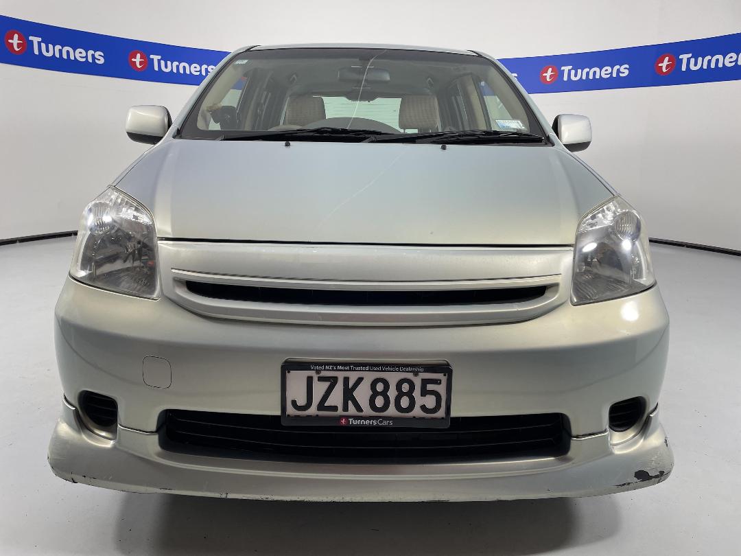 Photo '2' of Toyota Raum Photo '2' of Toyota Raum