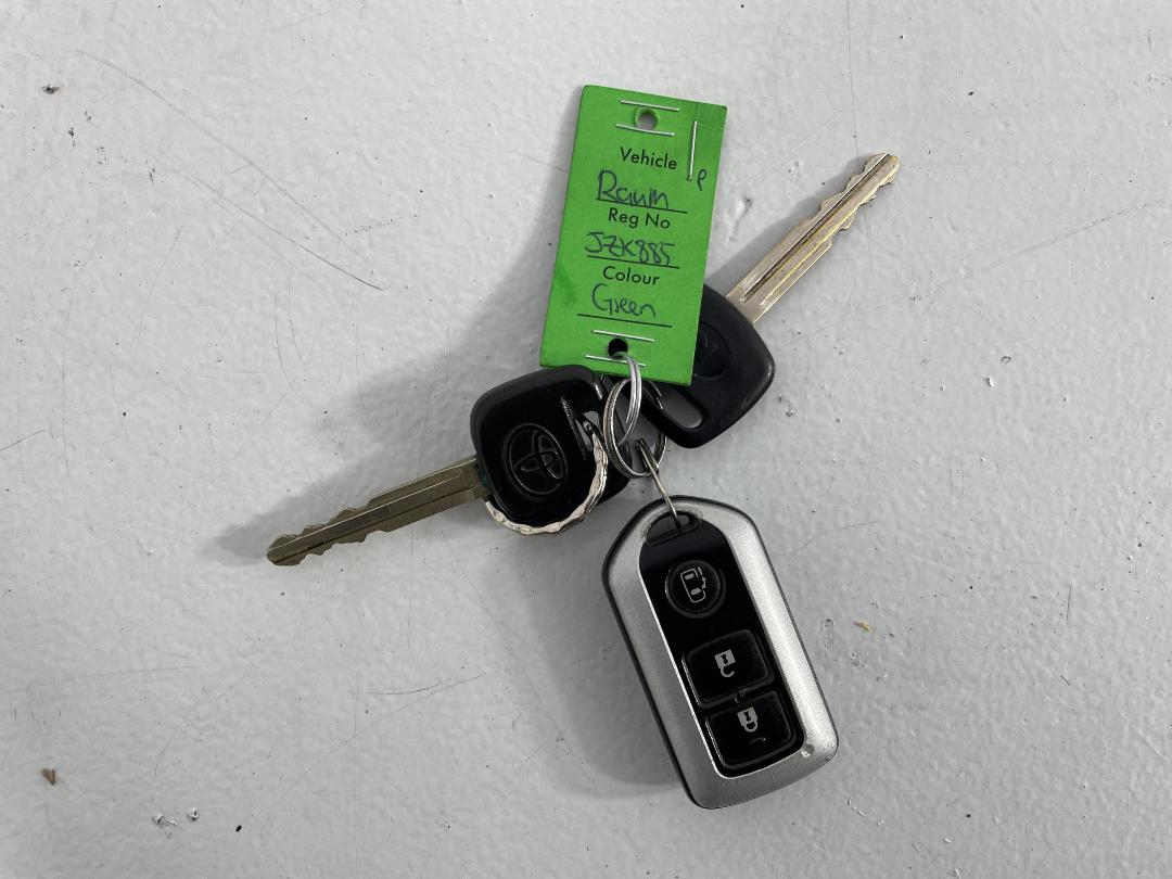 Photo '21' of Toyota Raum Photo '21' of Toyota Raum