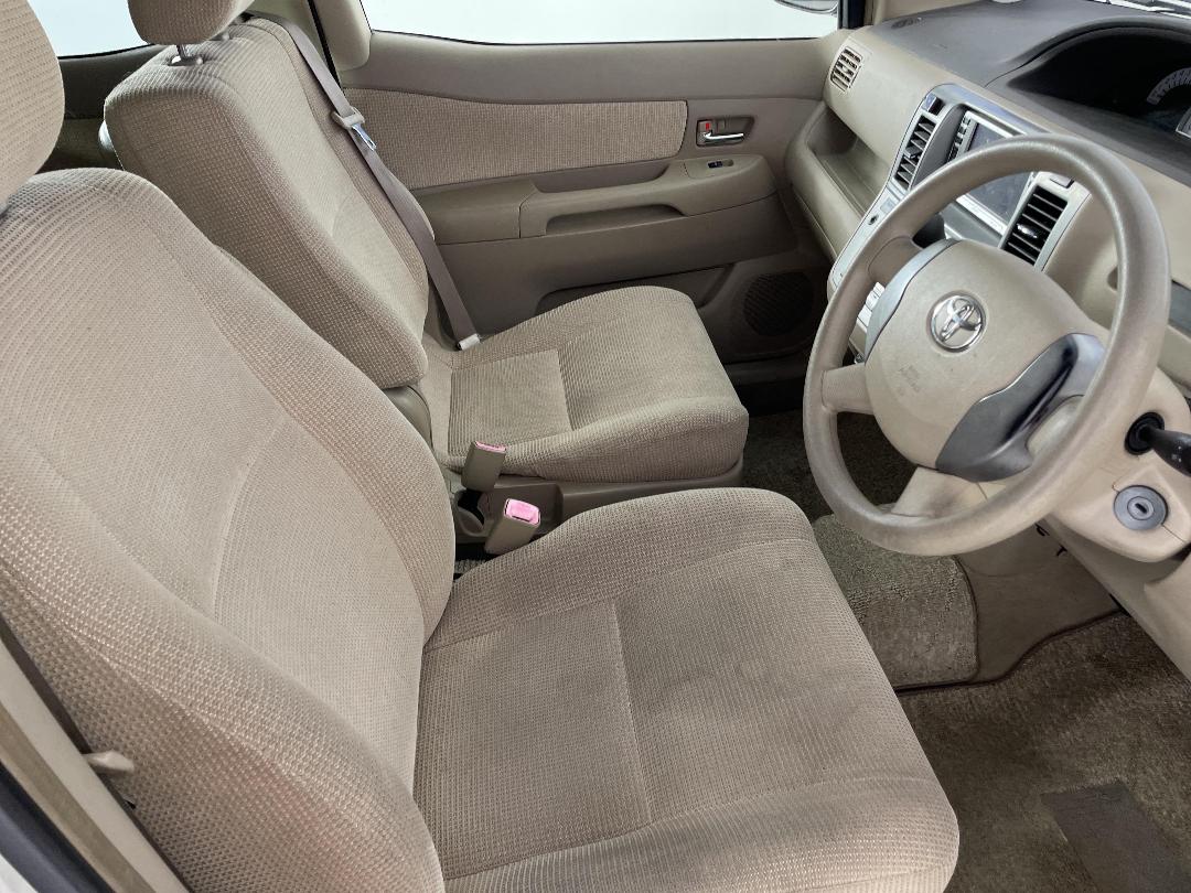 Photo '16' of Toyota Raum Photo '16' of Toyota Raum