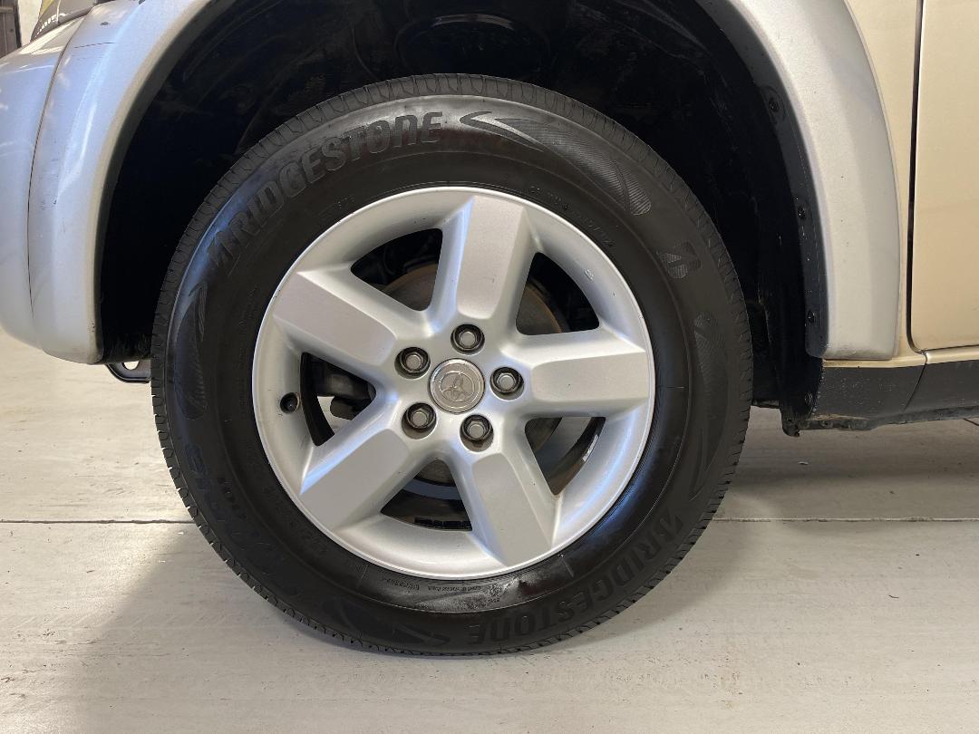 Photo '10' of Toyota Rav4