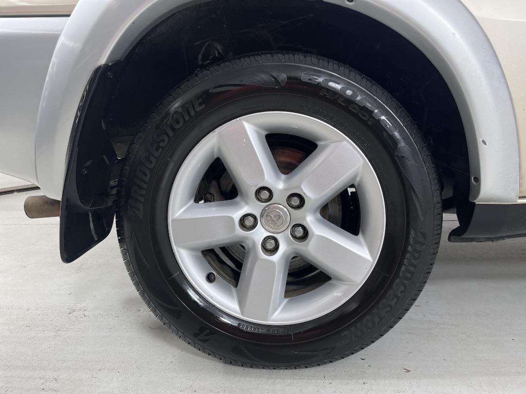 Photo '12' of Toyota Rav4