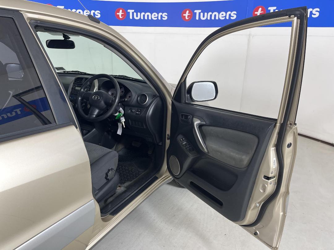 Photo '15' of Toyota Rav4