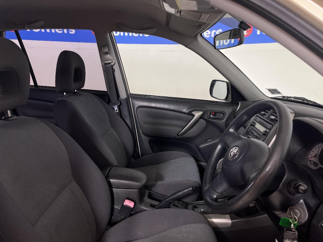 Photo '16' of Toyota Rav4