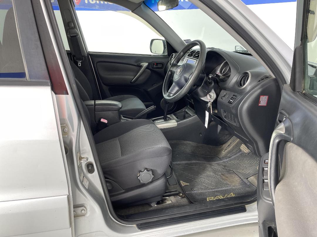 Photo '16' of Toyota Rav4