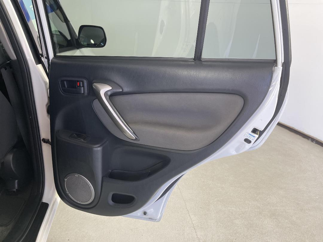 Photo '19' of Toyota Rav4 Photo '19' of Toyota Rav4