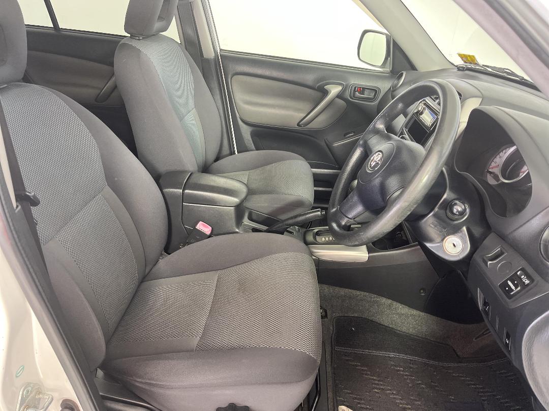 Photo '16' of Toyota Rav4 Photo '16' of Toyota Rav4