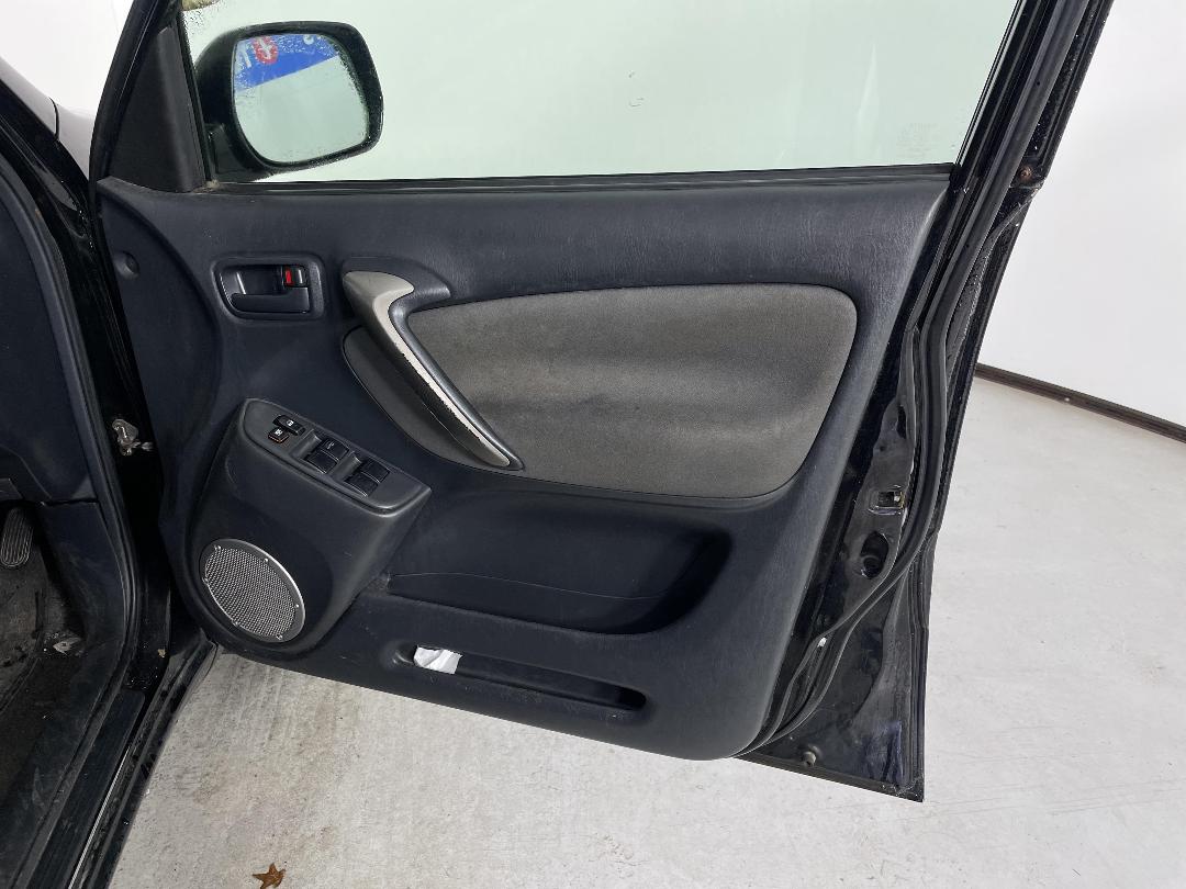 Photo '13' of Toyota Rav4