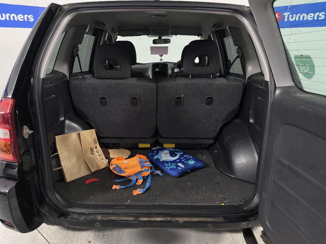 Photo '12' of Toyota Rav4