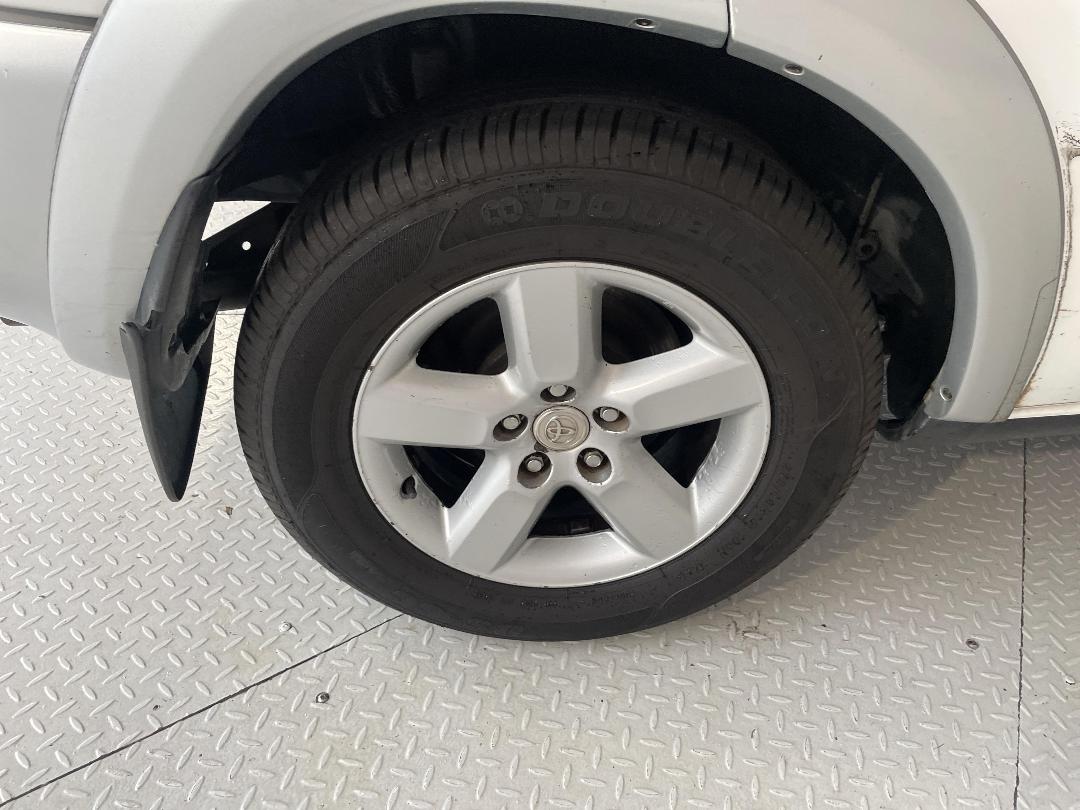 Photo '12' of Toyota Rav4