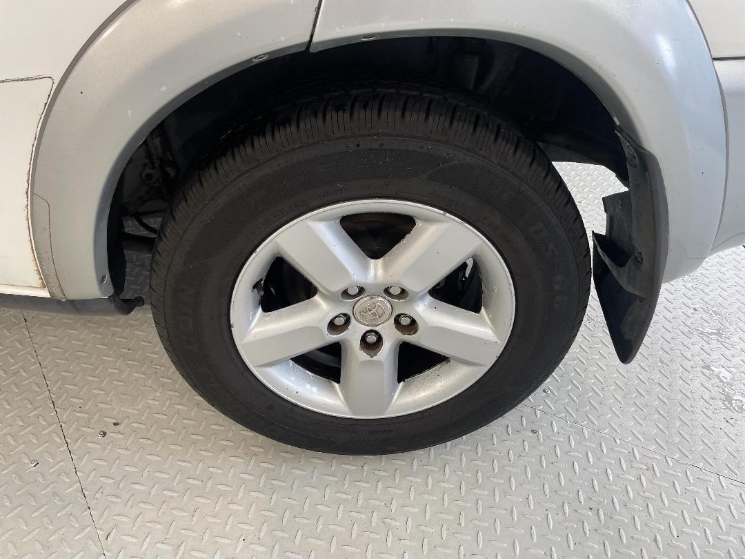 Photo '11' of Toyota Rav4