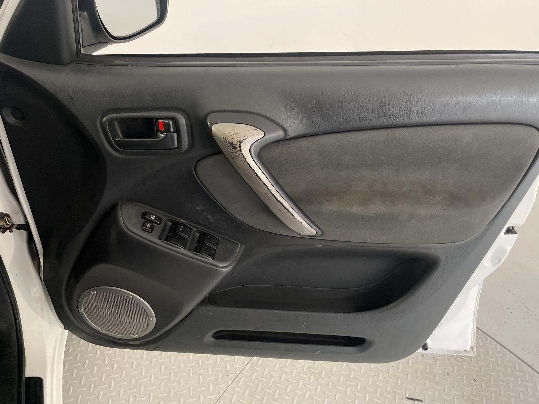 Photo '15' of Toyota Rav4