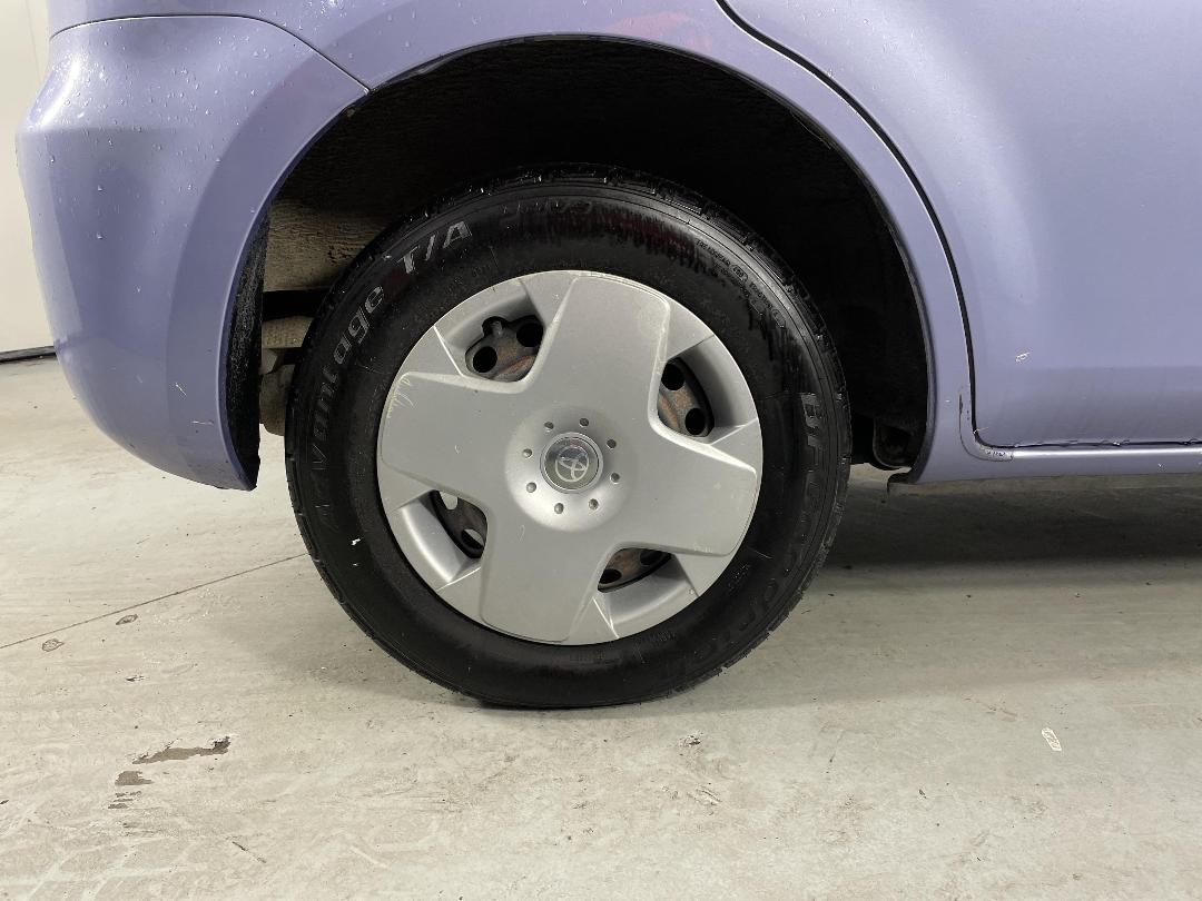 Photo '12' of Toyota Sienta