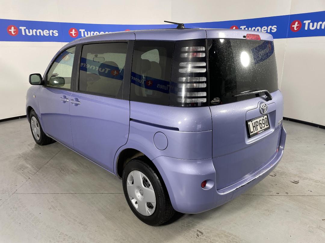 Photo '5' of Toyota Sienta