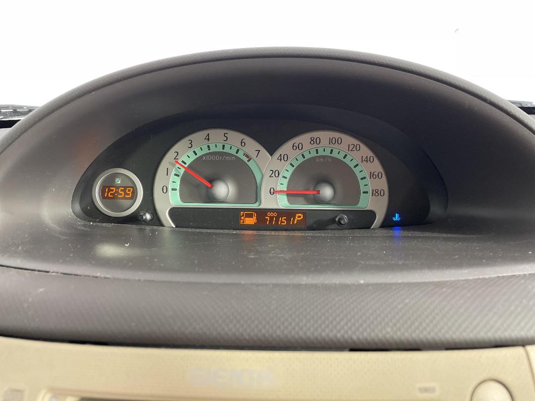 Photo '20' of Toyota Sienta