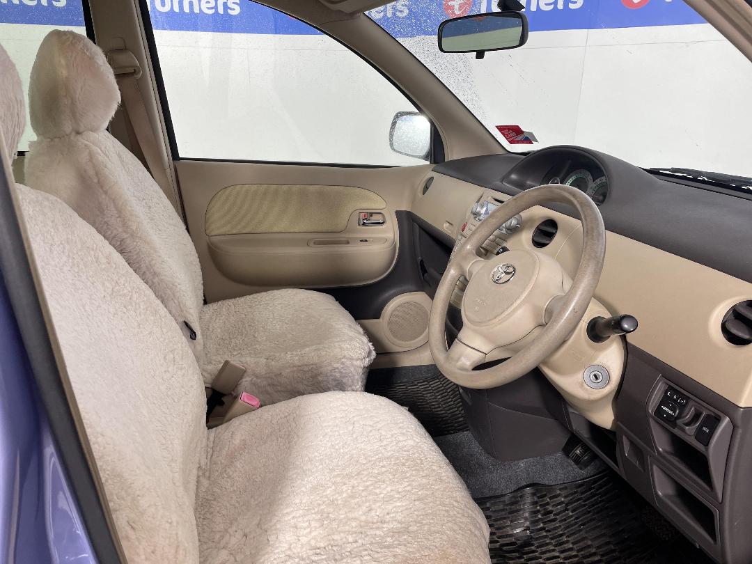 Photo '16' of Toyota Sienta