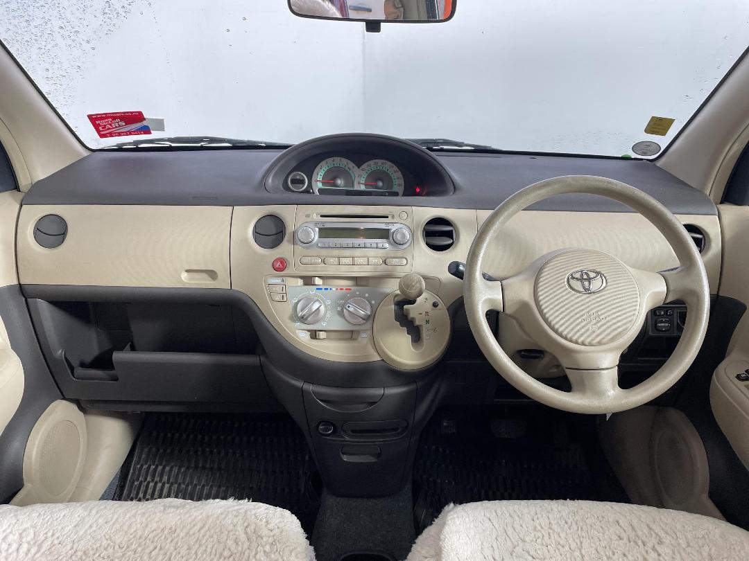 Photo '17' of Toyota Sienta
