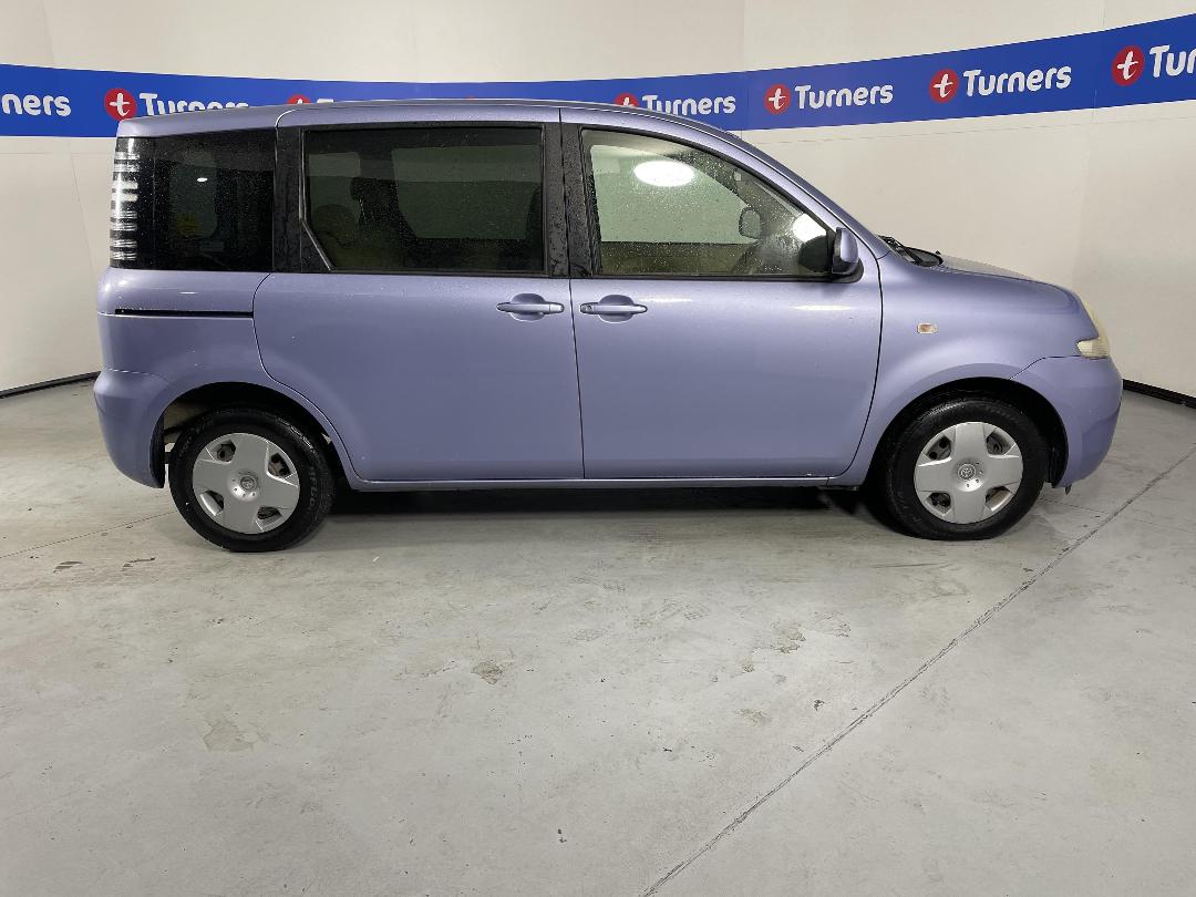 Photo '22' of Toyota Sienta