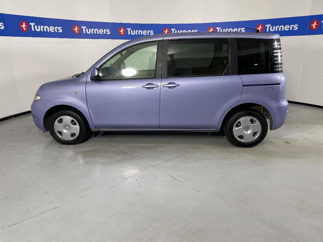 Photo '23' of Toyota Sienta