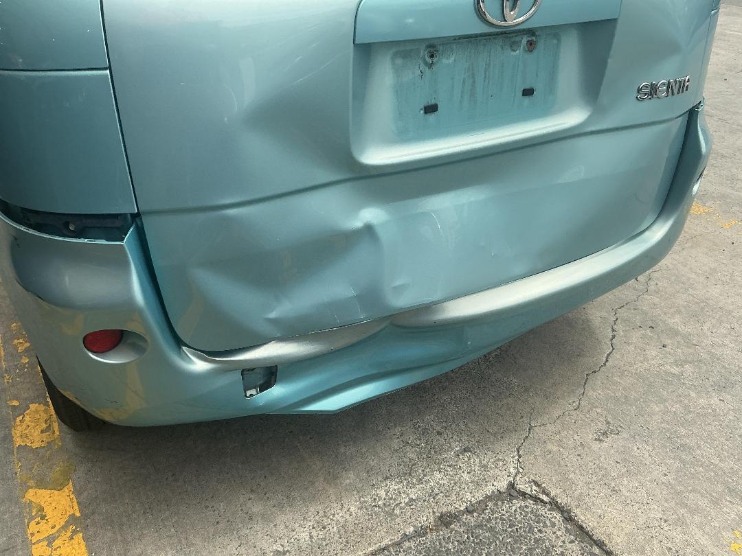 Photo '17' of Toyota Sienta