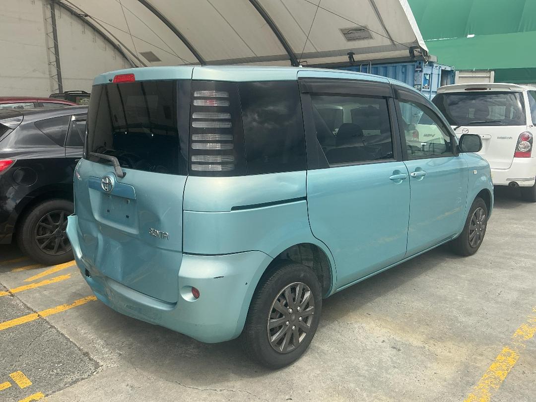 Photo '21' of Toyota Sienta