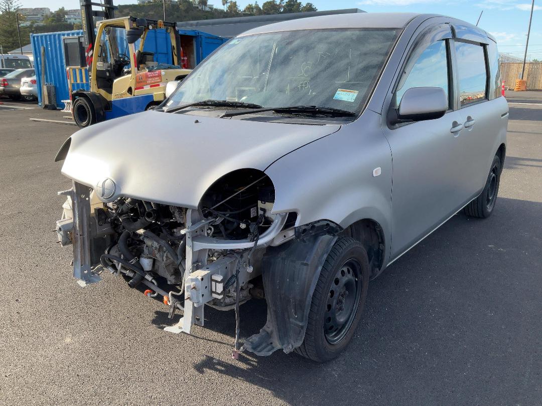 Photo '5' of Toyota Sienta