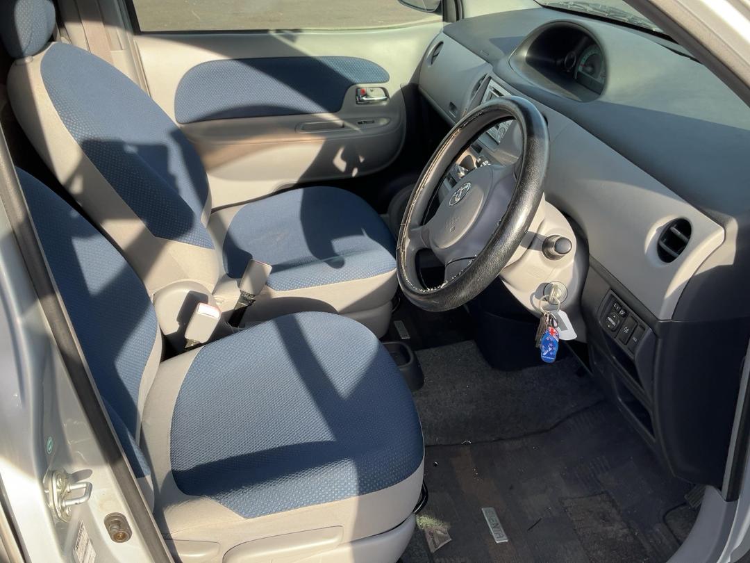 Photo '9' of Toyota Sienta