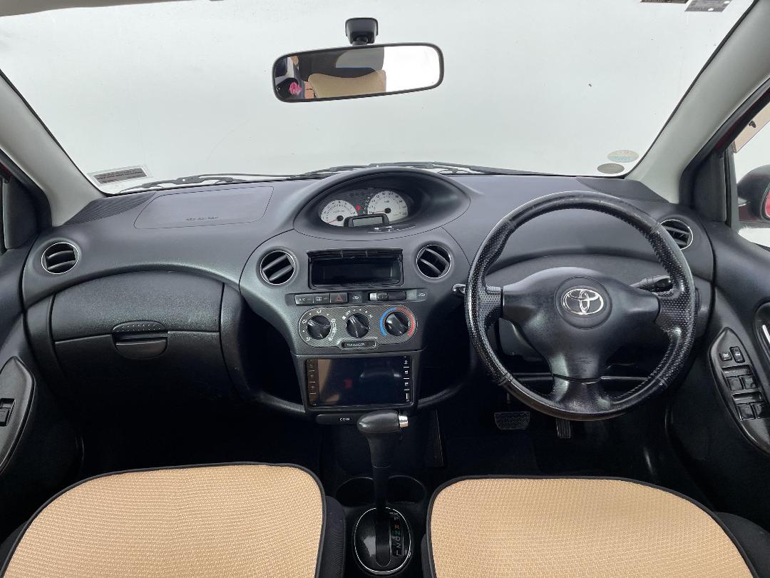 Photo '16' of Toyota Vitz Photo '16' of Toyota Vitz