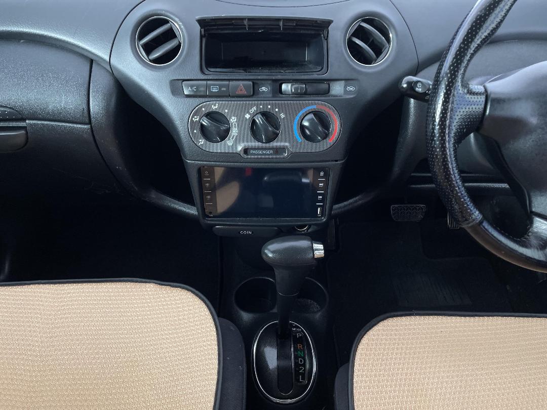 Photo '17' of Toyota Vitz Photo '17' of Toyota Vitz