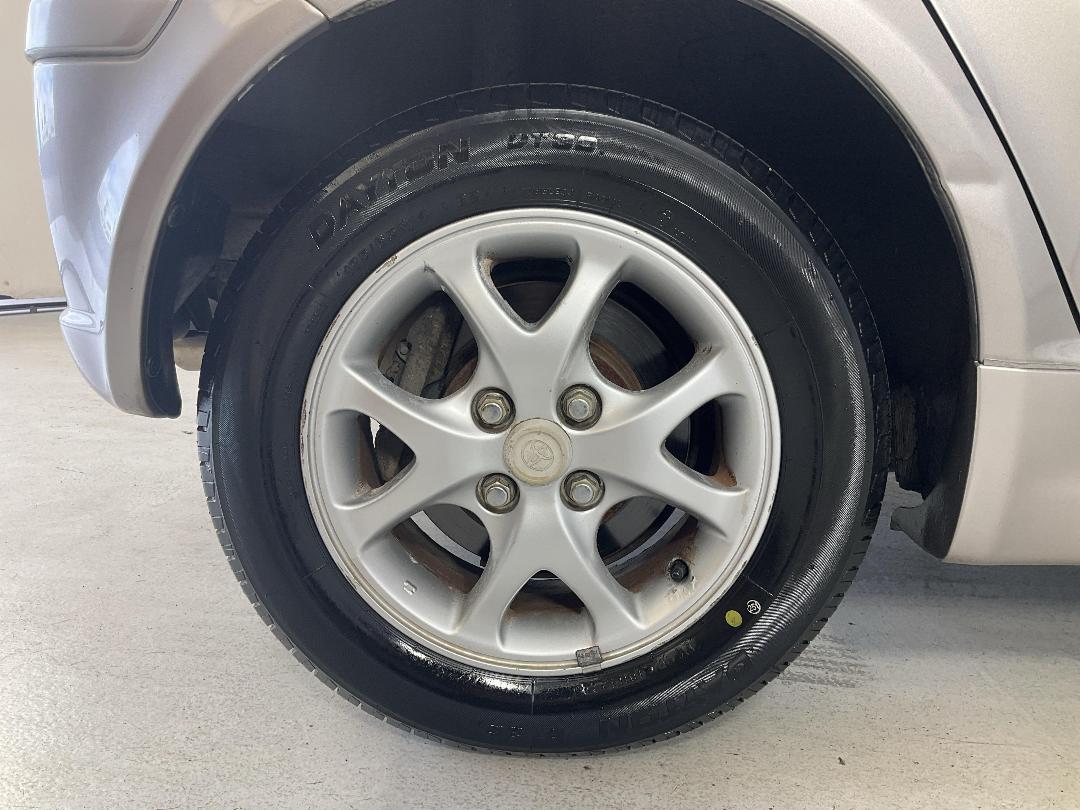 Photo '12' of Toyota Vitz