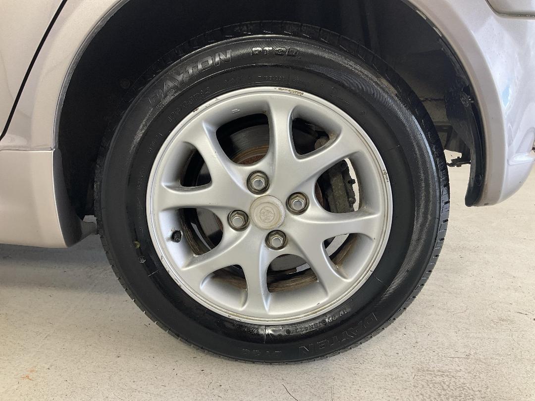 Photo '11' of Toyota Vitz