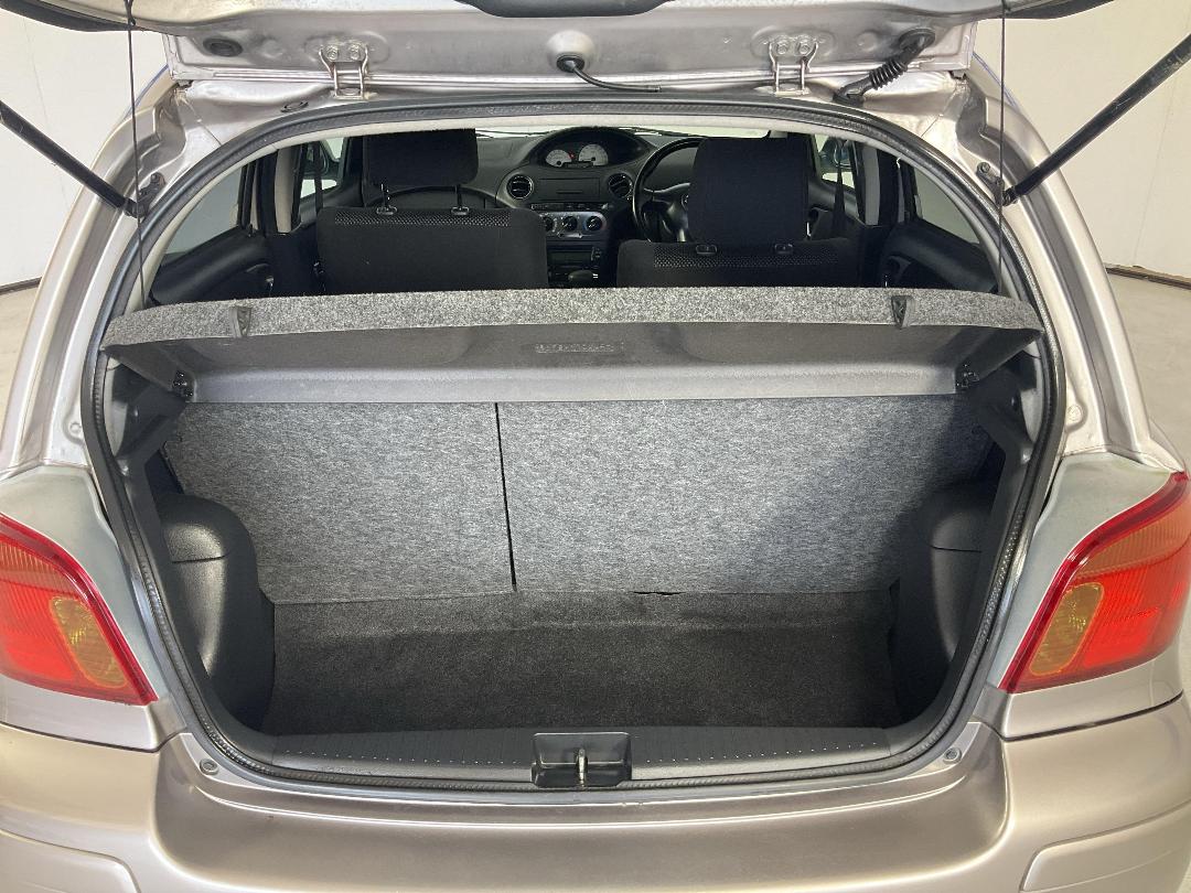 Photo '14' of Toyota Vitz