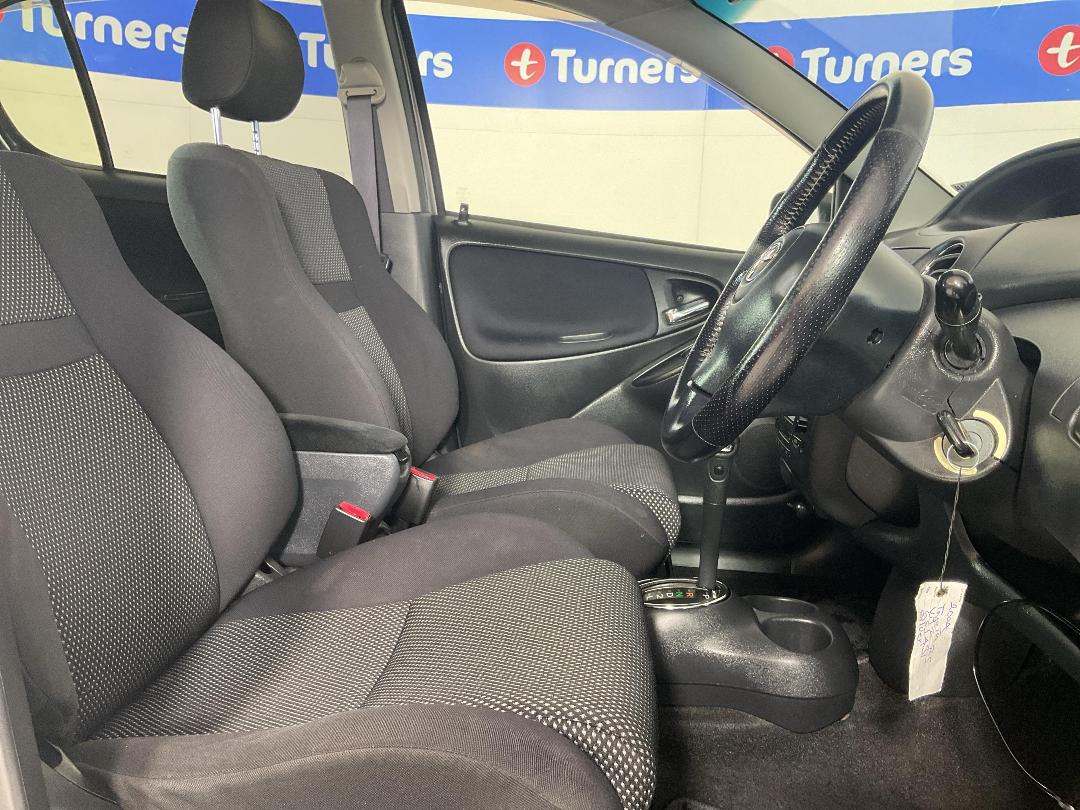 Photo '16' of Toyota Vitz