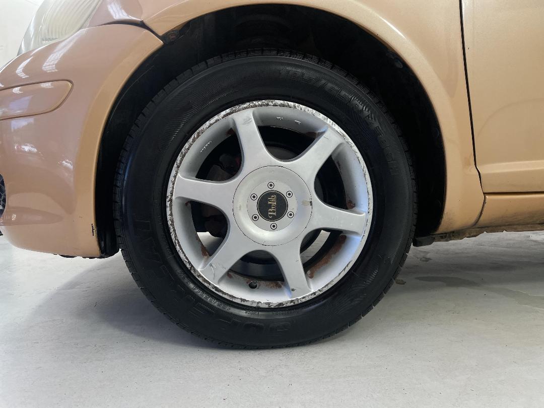 Photo '10' of Toyota Vitz