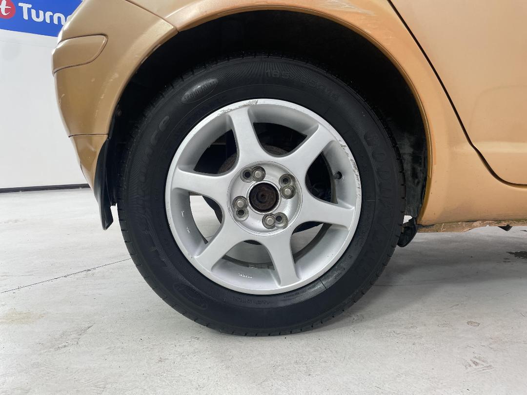 Photo '12' of Toyota Vitz