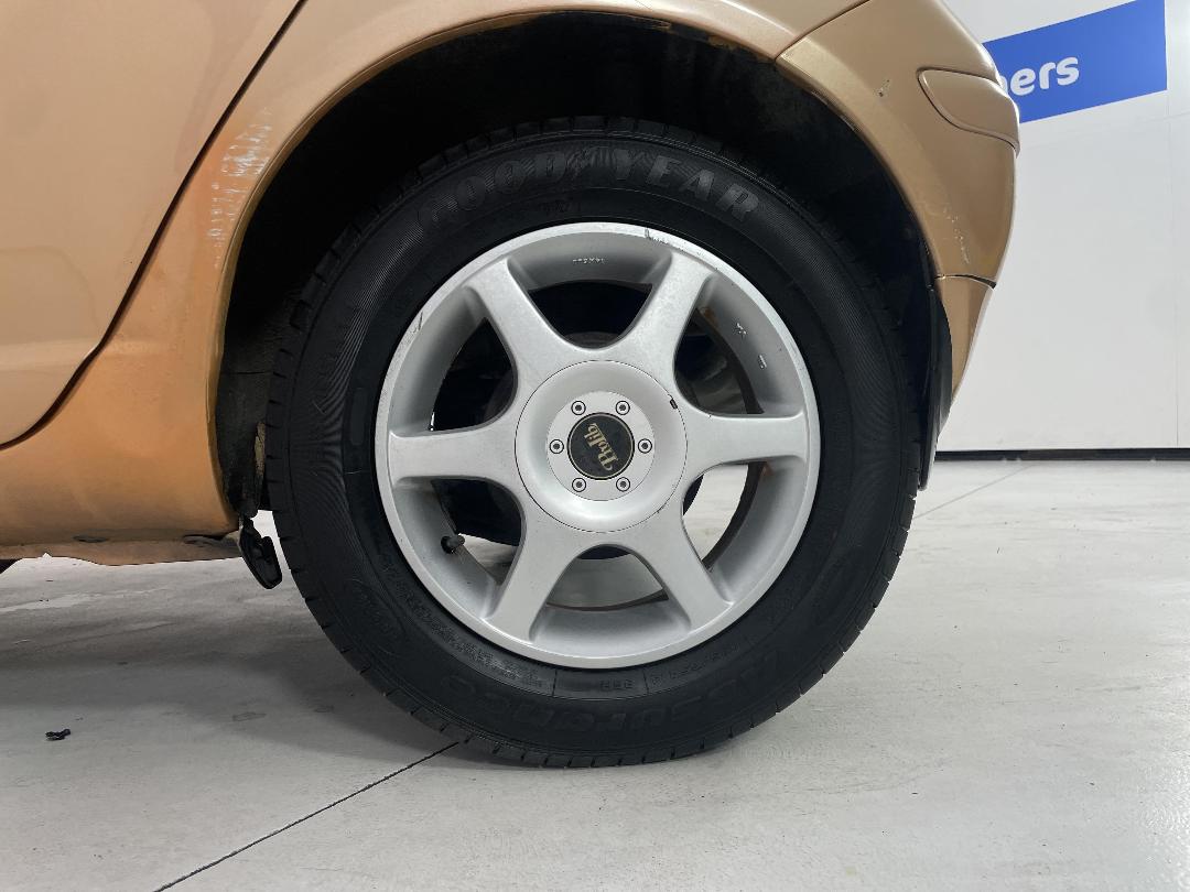 Photo '11' of Toyota Vitz