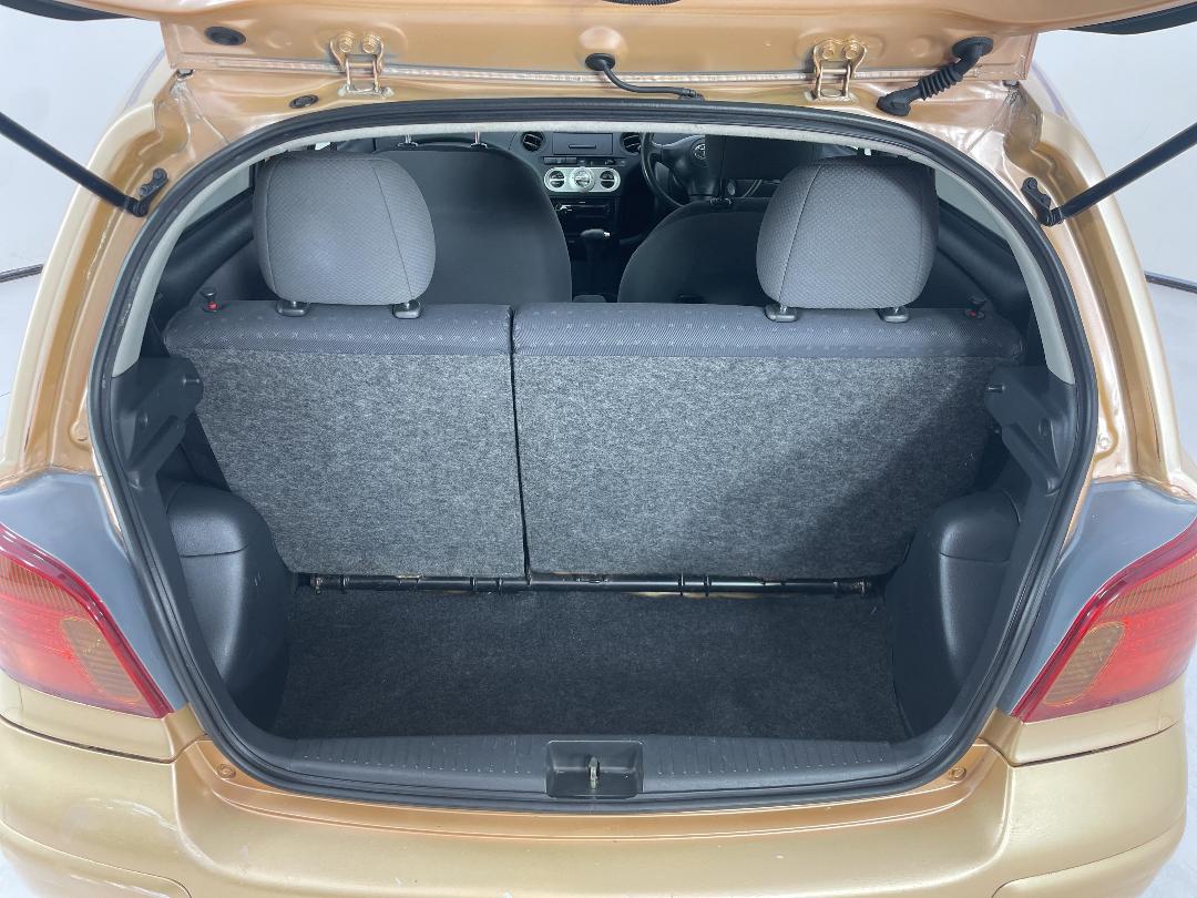 Photo '14' of Toyota Vitz