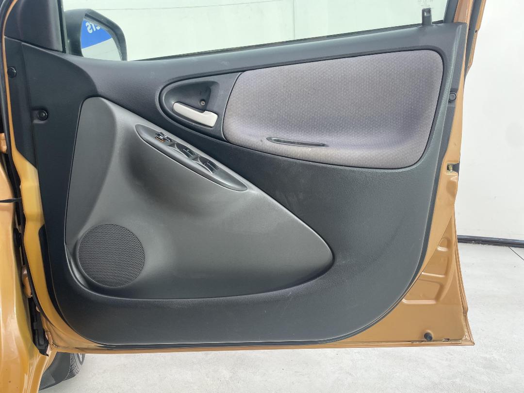 Photo '15' of Toyota Vitz