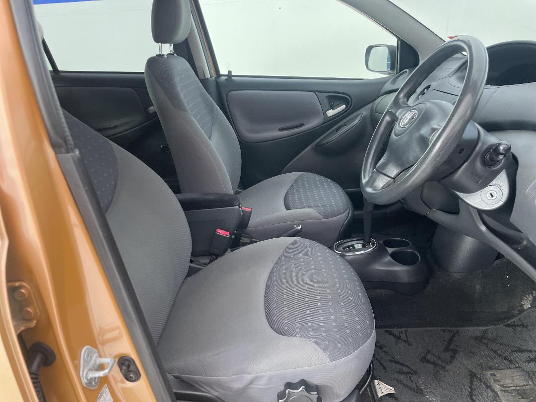 Photo '16' of Toyota Vitz