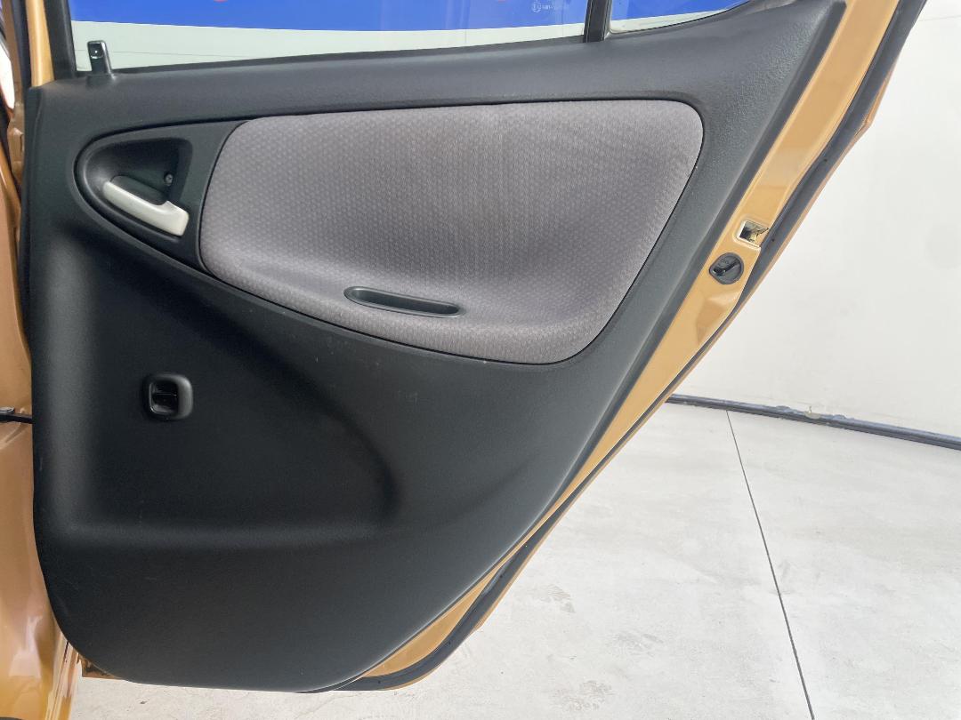 Photo '19' of Toyota Vitz