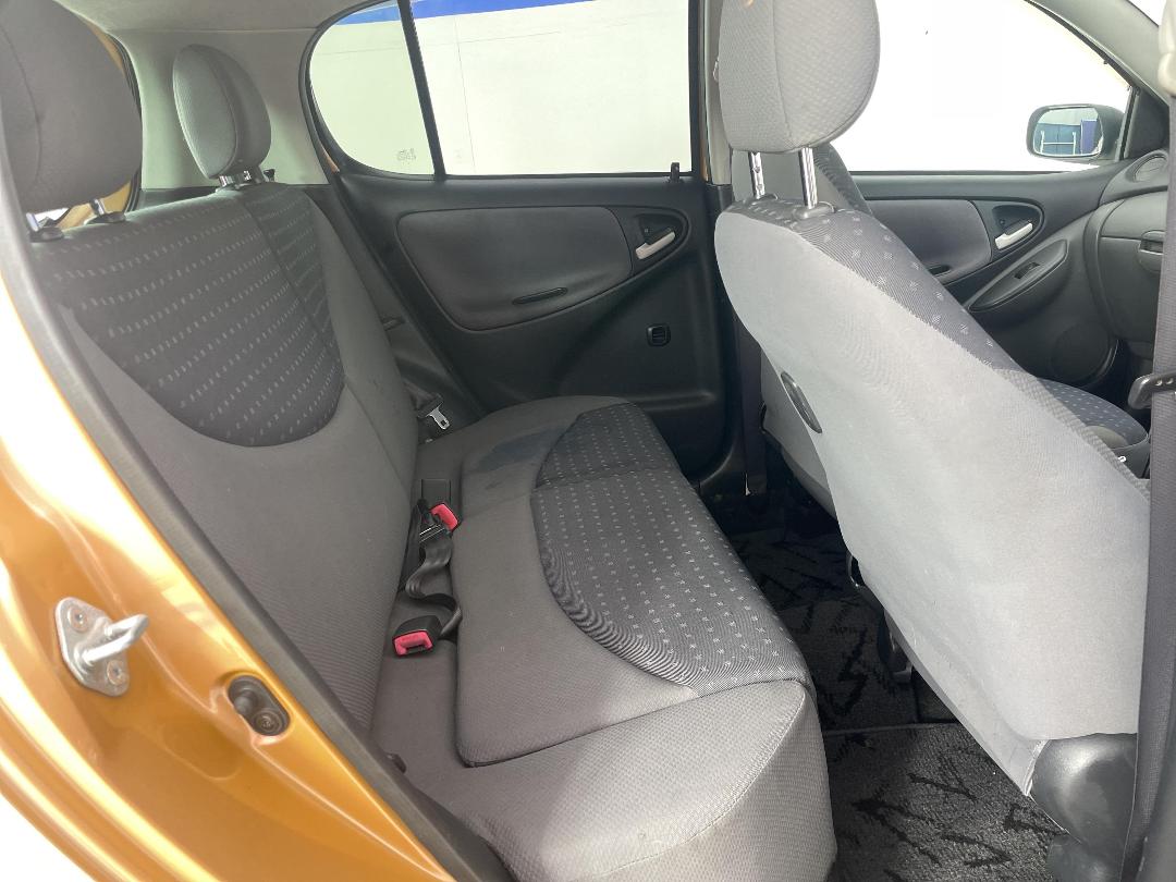 Photo '20' of Toyota Vitz