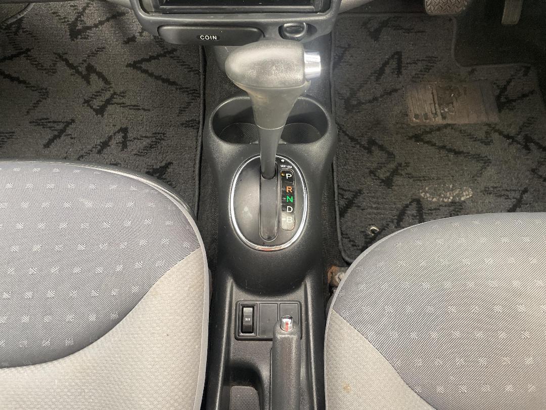 Photo '18' of Toyota Vitz