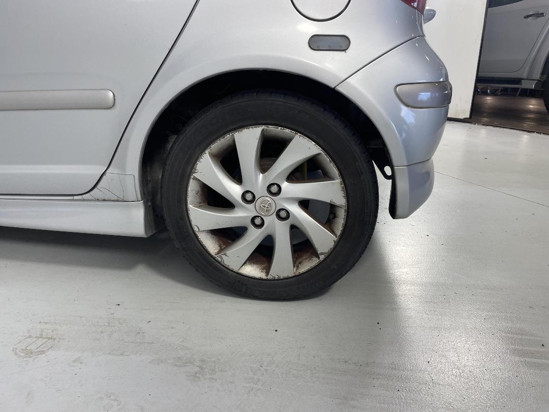 Photo '11' of Toyota Vitz