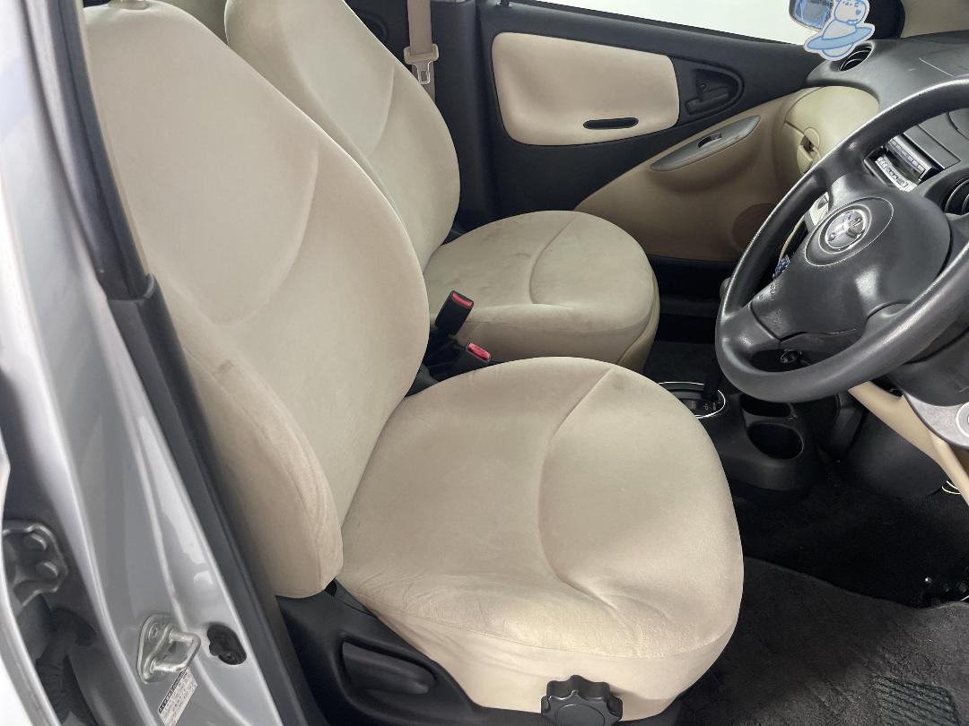 Photo '16' of Toyota Vitz