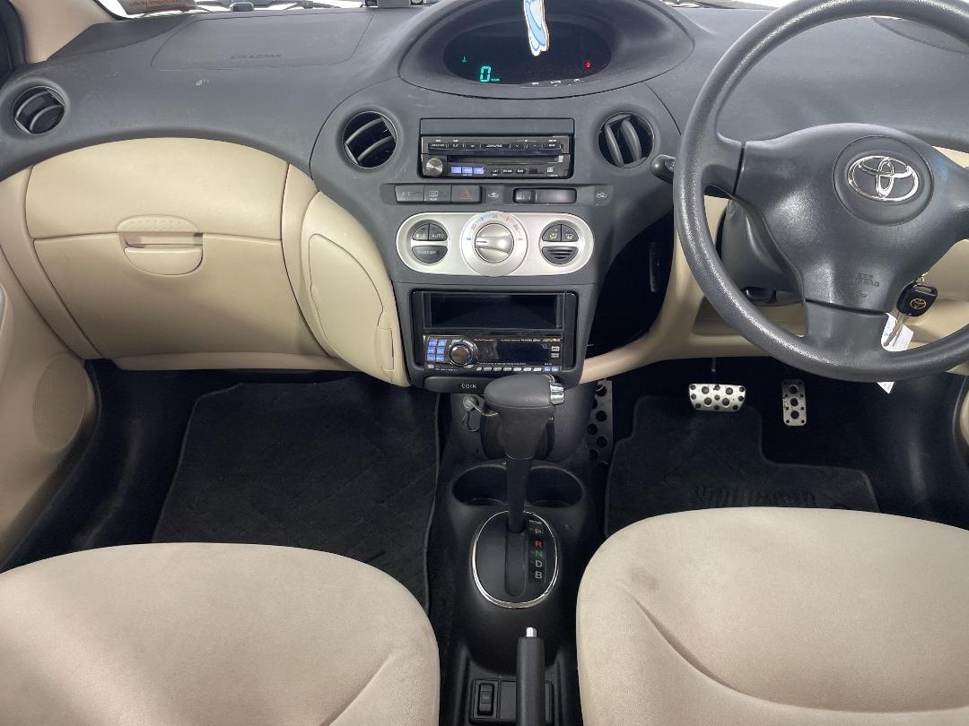 Photo '18' of Toyota Vitz