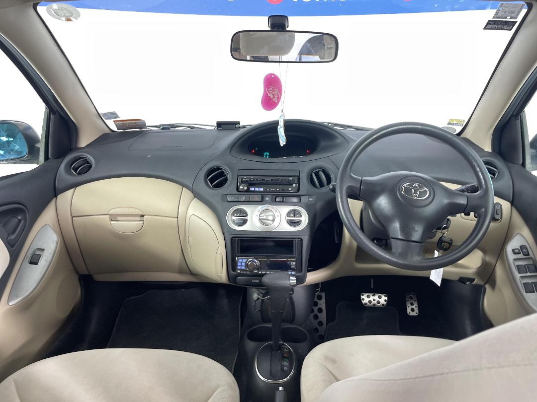 Photo '17' of Toyota Vitz