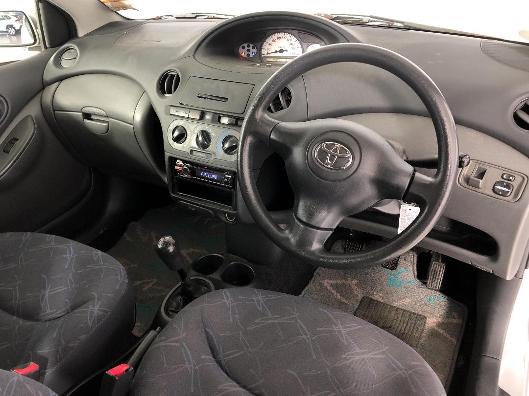 Photo '17' of Toyota Vitz