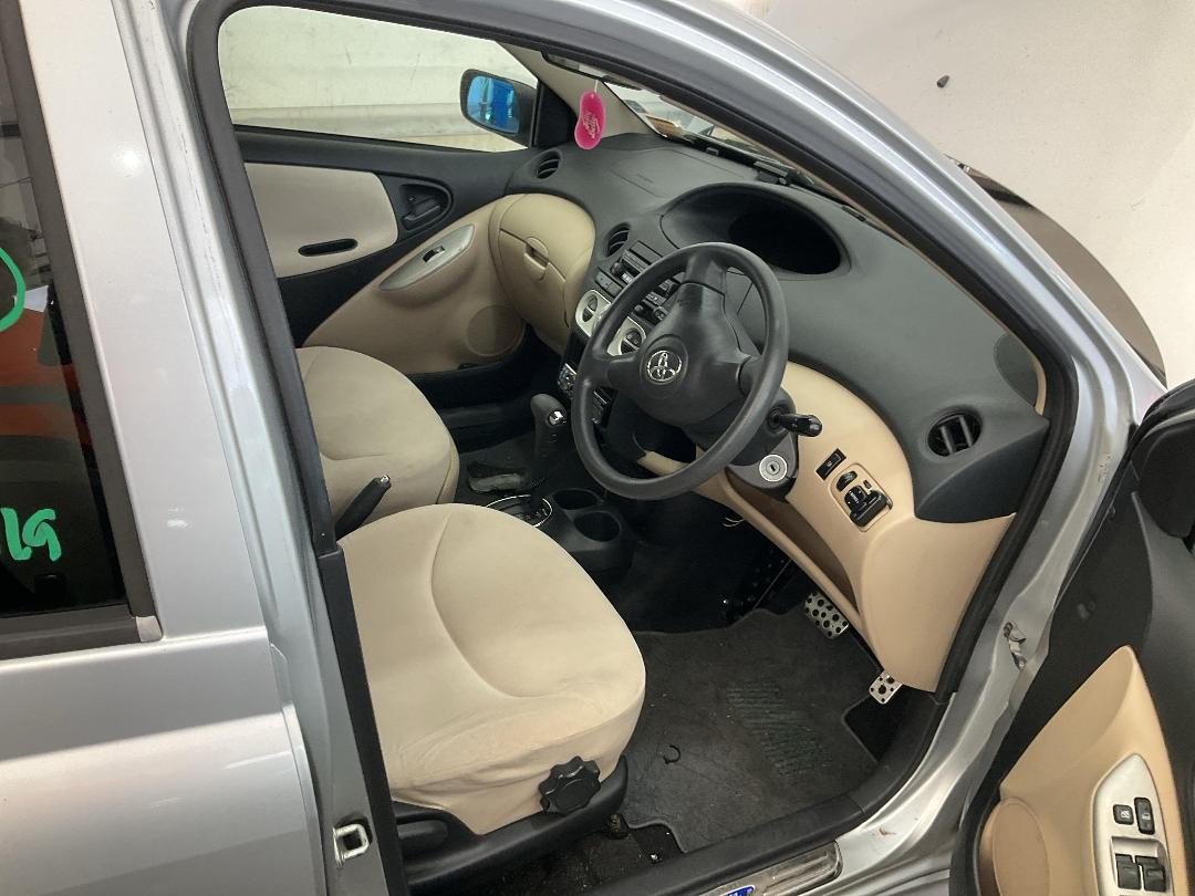 Photo '19' of Toyota Vitz