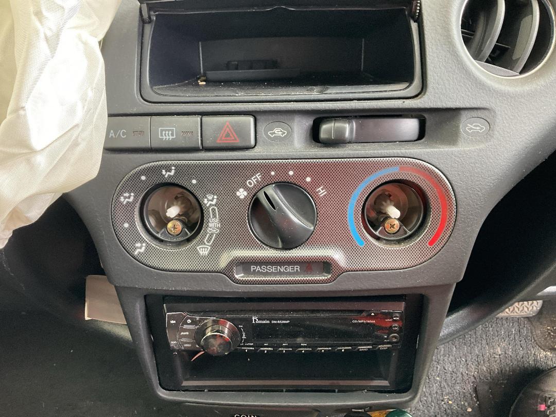 Photo '7' of Toyota Vitz